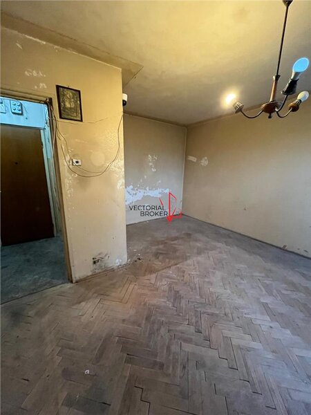 Titan Piata Minis Garsoniera bloc mixt curat